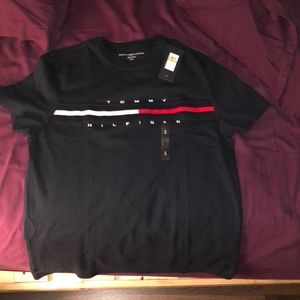 un tshirt Tommy hilfiger